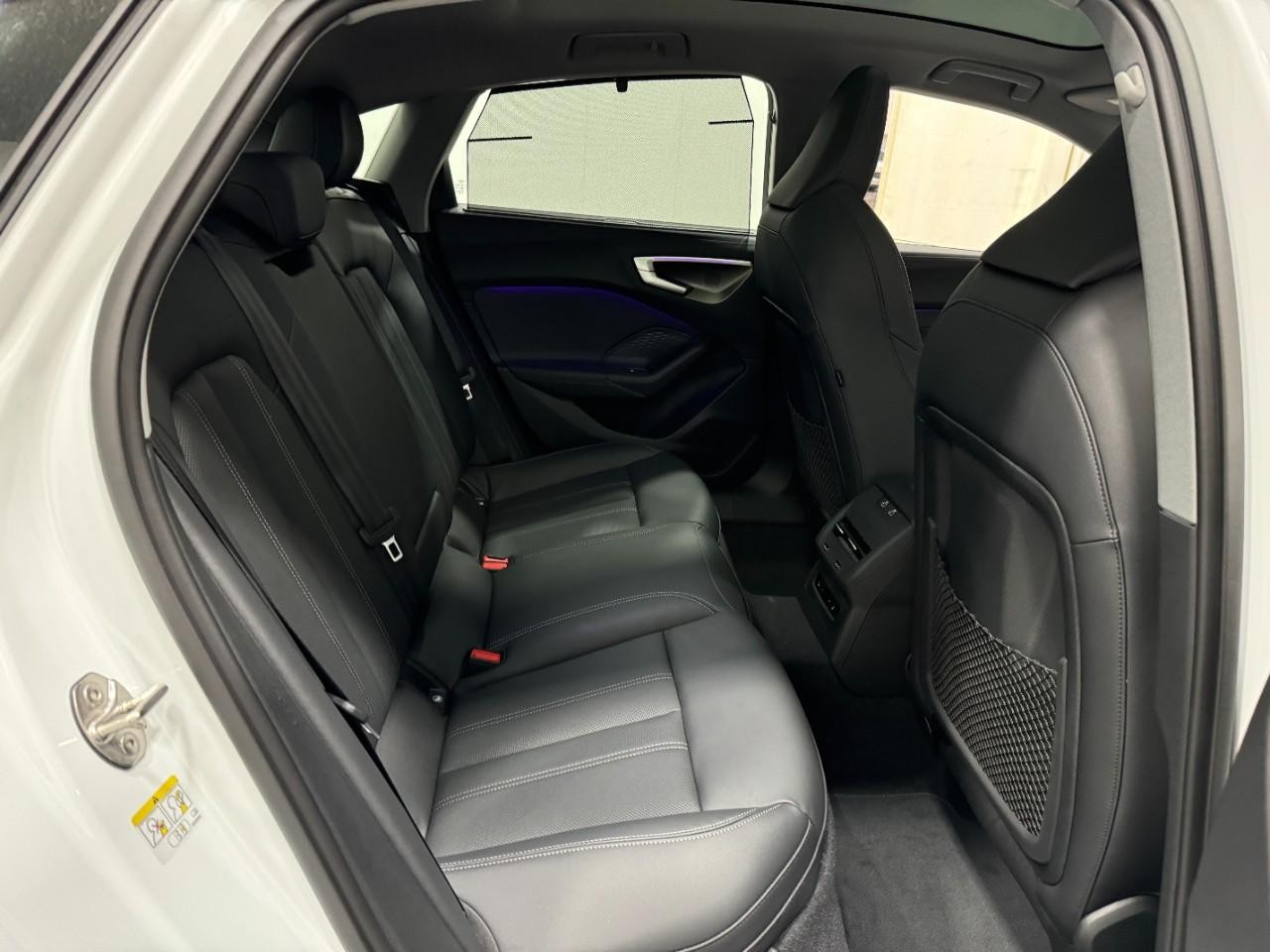 Audi A5 Vehicle Full-screen Gallery Image 10