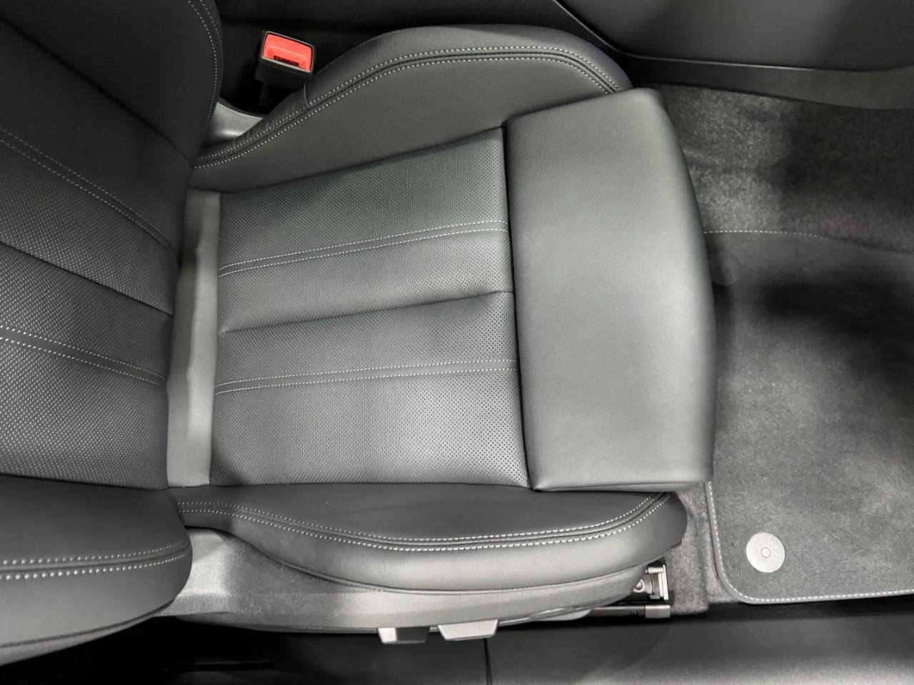 Audi A5 Vehicle Full-screen Gallery Image 19