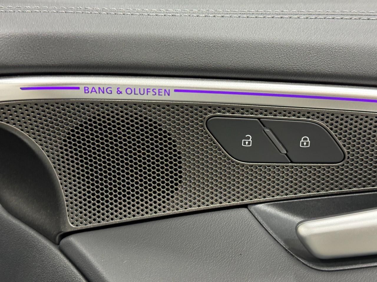 Audi A5 Vehicle Full-screen Gallery Image 21