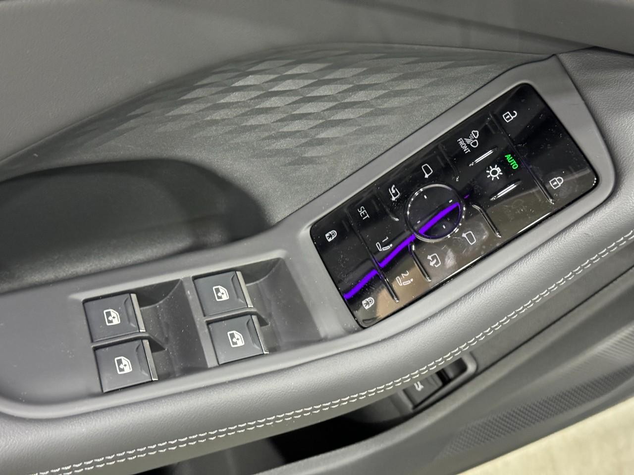 Audi A5 Vehicle Full-screen Gallery Image 23