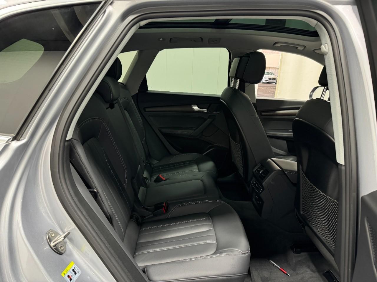 Audi Q5 Vehicle Full-screen Gallery Image 10