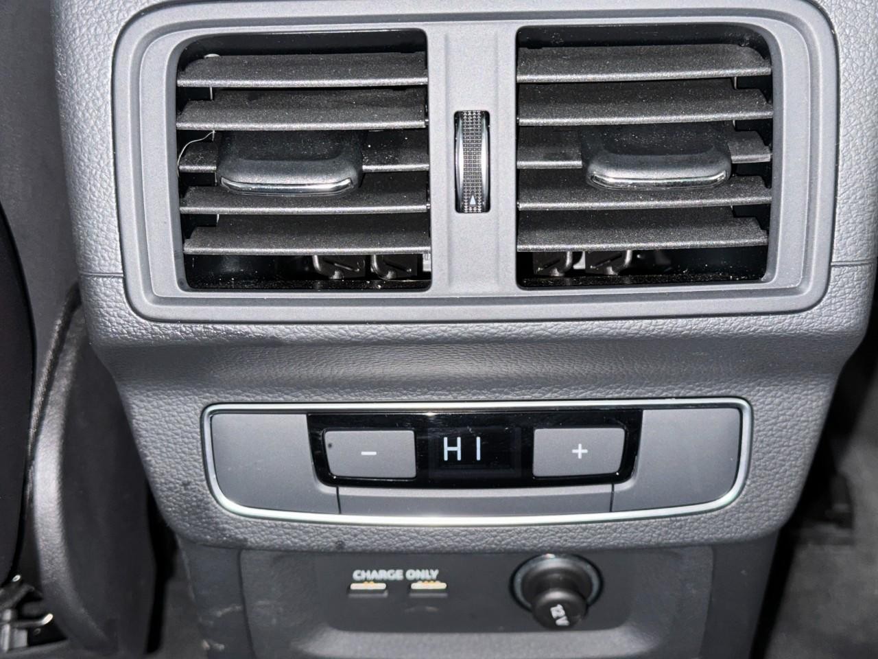 Audi Q5 Vehicle Full-screen Gallery Image 11