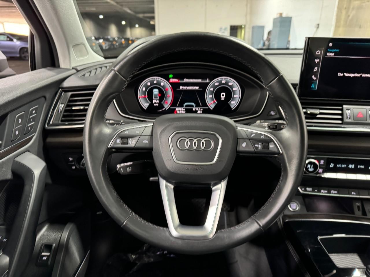 Audi Q5 Vehicle Full-screen Gallery Image 14