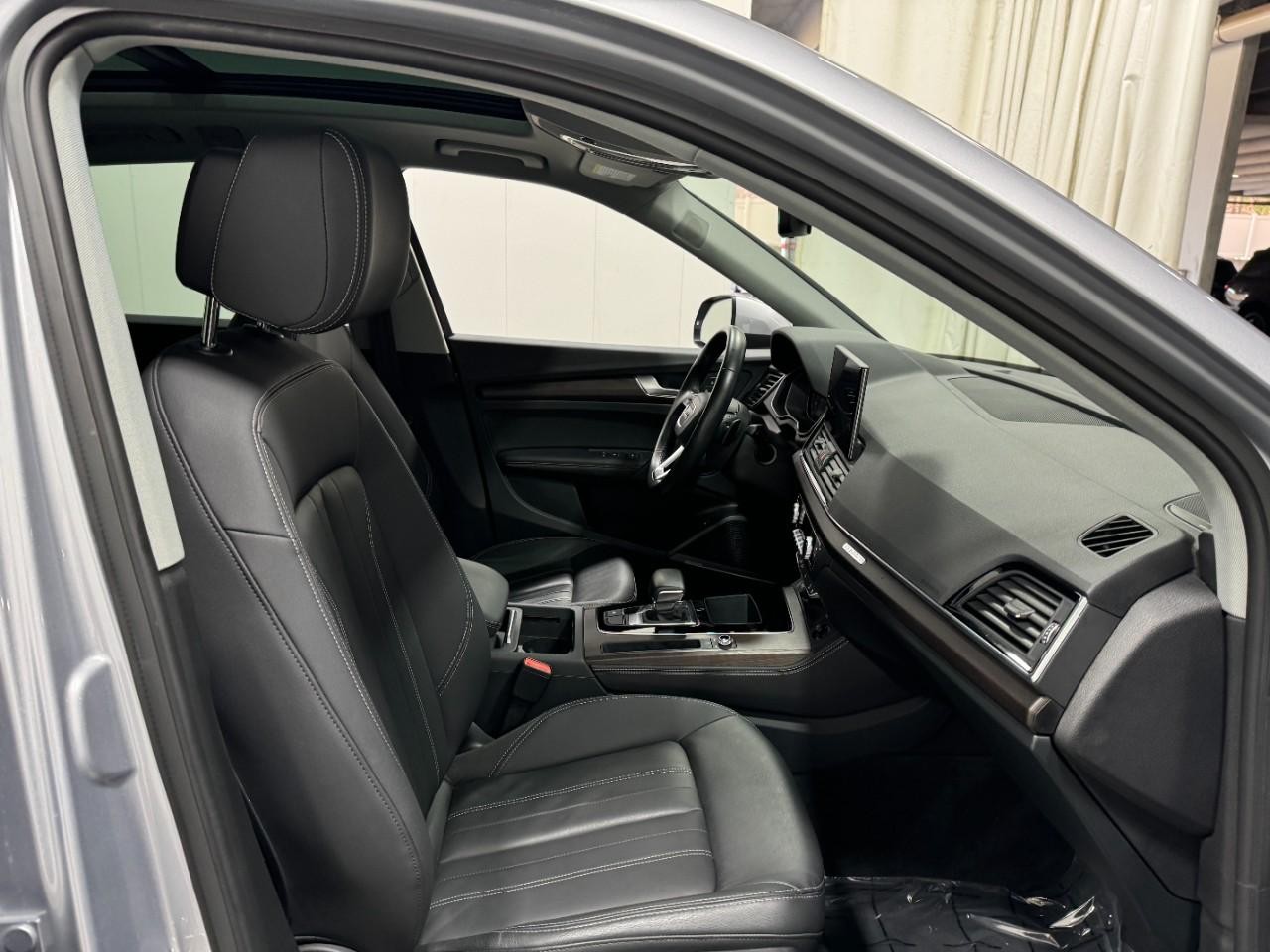 Audi Q5 Vehicle Full-screen Gallery Image 19