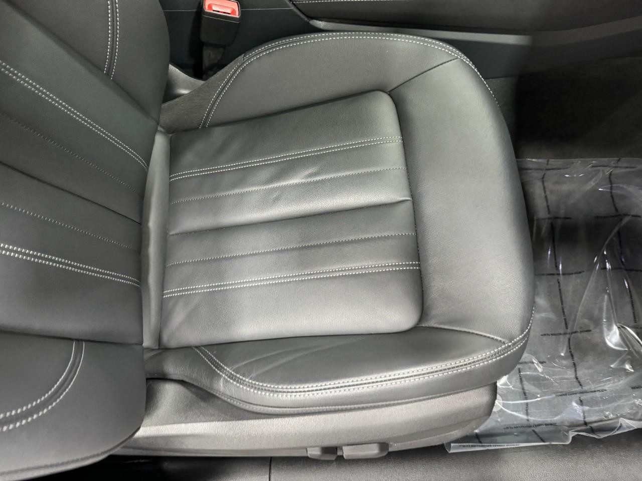 Audi Q5 Vehicle Full-screen Gallery Image 20