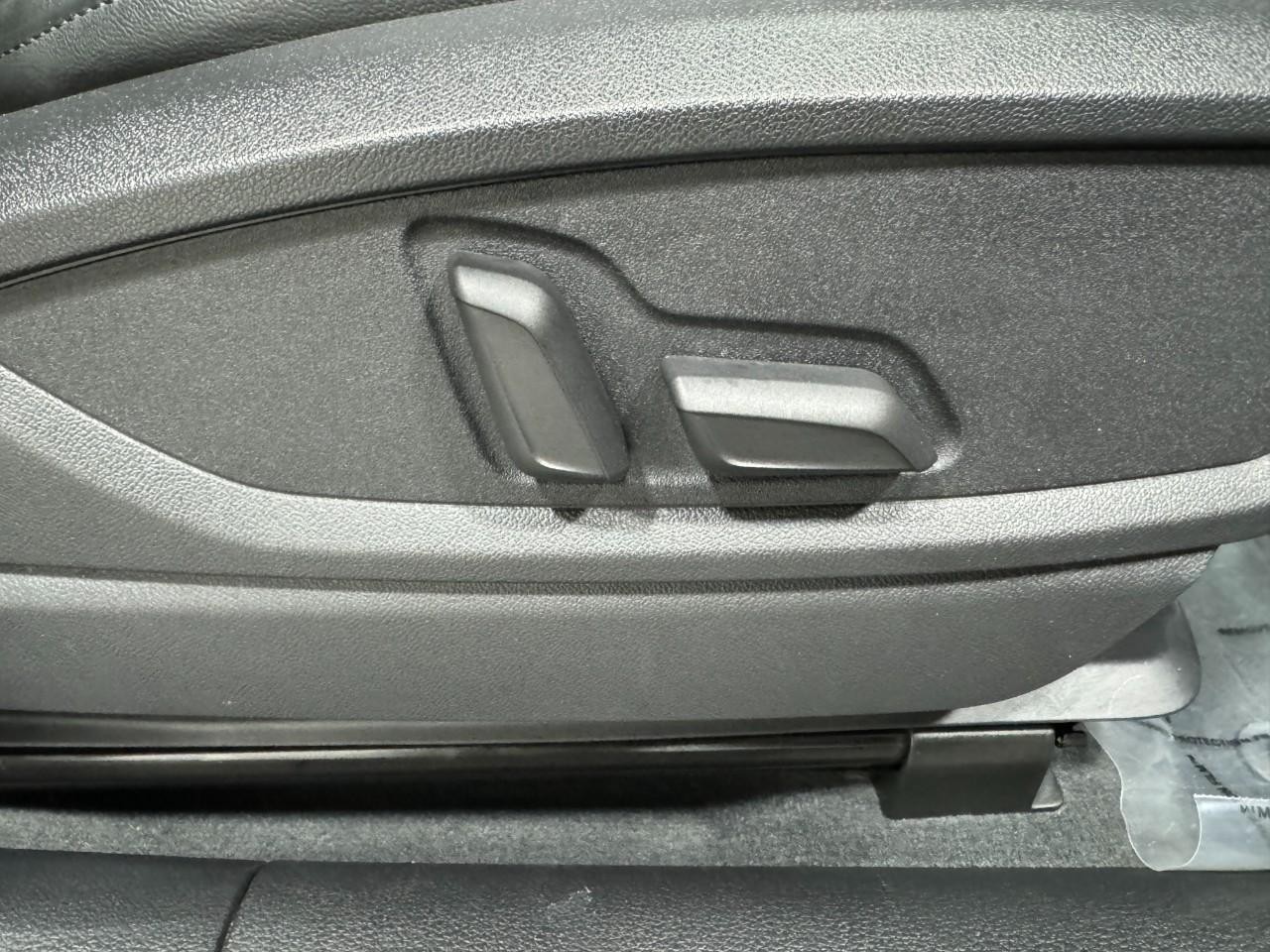 Audi Q5 Vehicle Full-screen Gallery Image 21