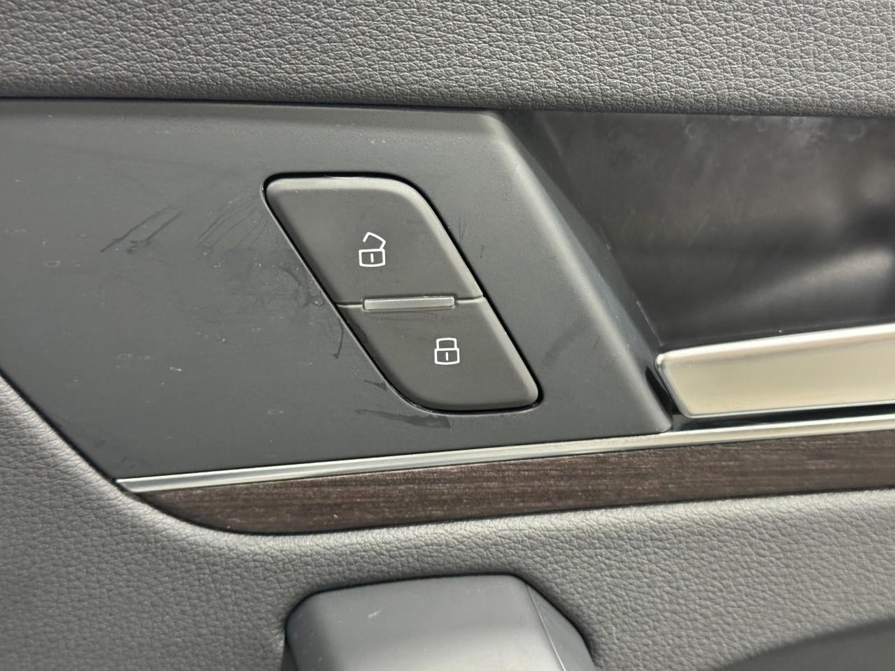 Audi Q5 Vehicle Full-screen Gallery Image 22