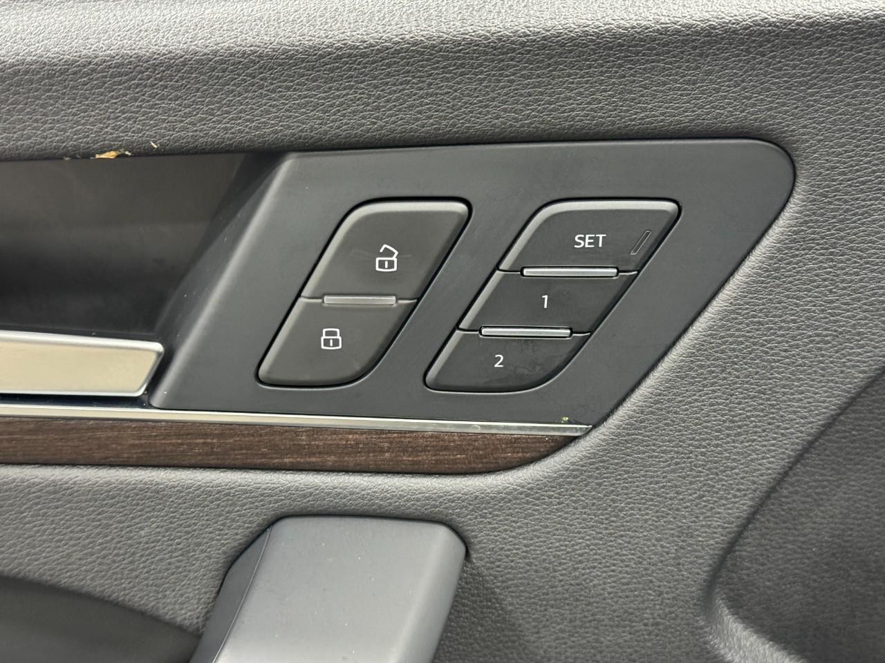 Audi Q5 Vehicle Full-screen Gallery Image 24