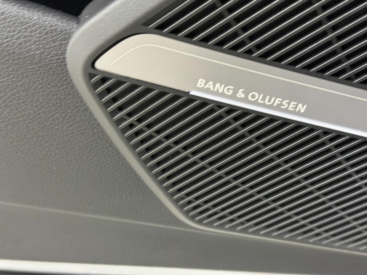 Audi Q5 Vehicle Full-screen Gallery Image 27