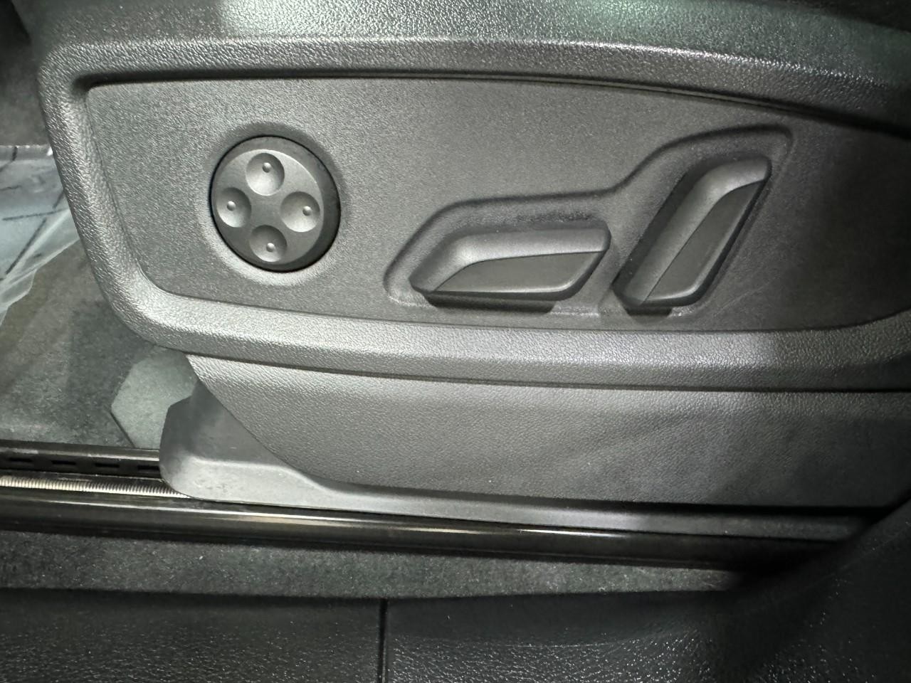 Audi Q5 Vehicle Full-screen Gallery Image 30