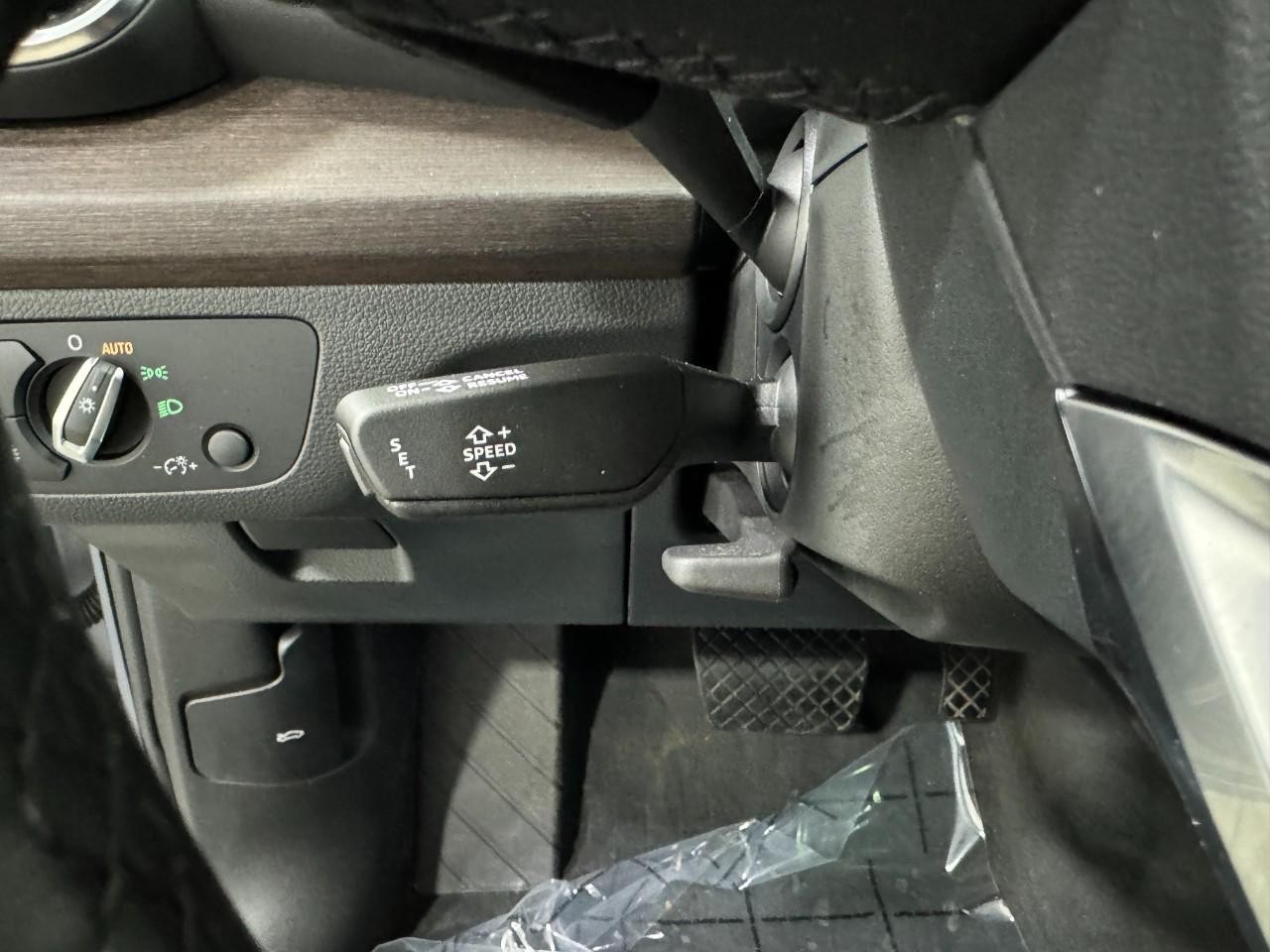 Audi Q5 Vehicle Full-screen Gallery Image 32