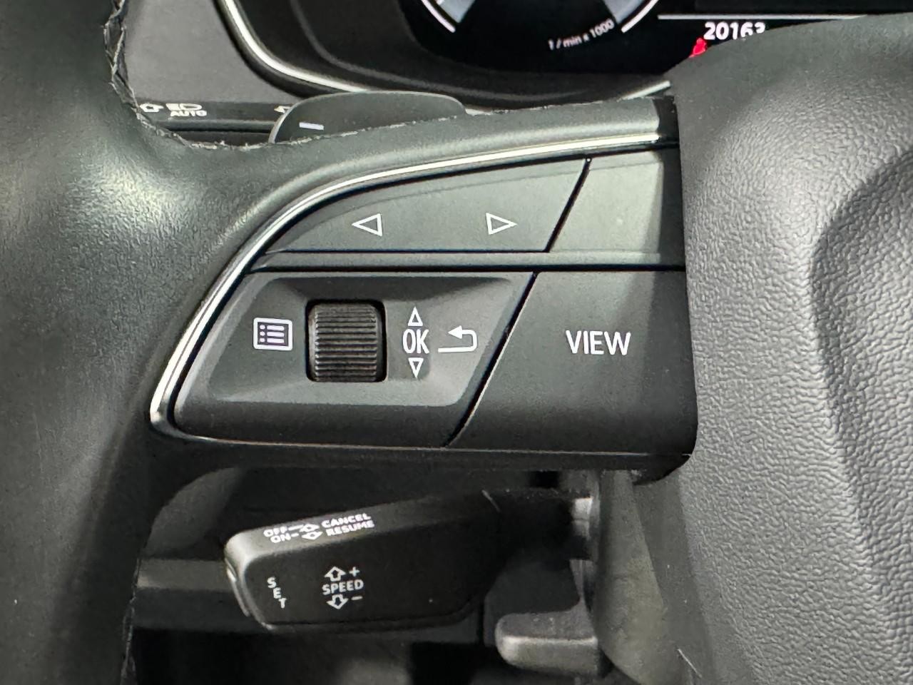 Audi Q5 Vehicle Full-screen Gallery Image 33