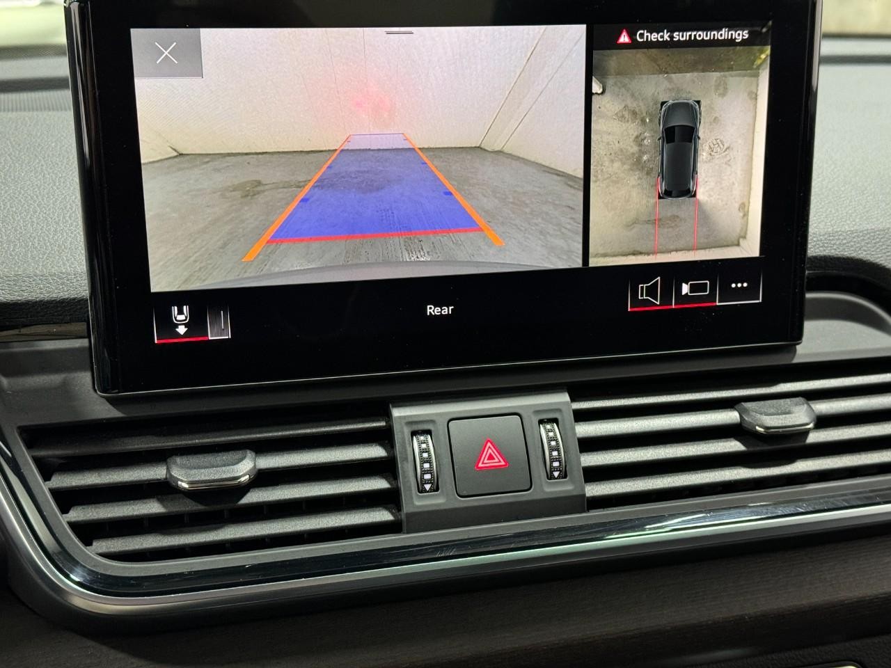 Audi Q5 Vehicle Full-screen Gallery Image 36