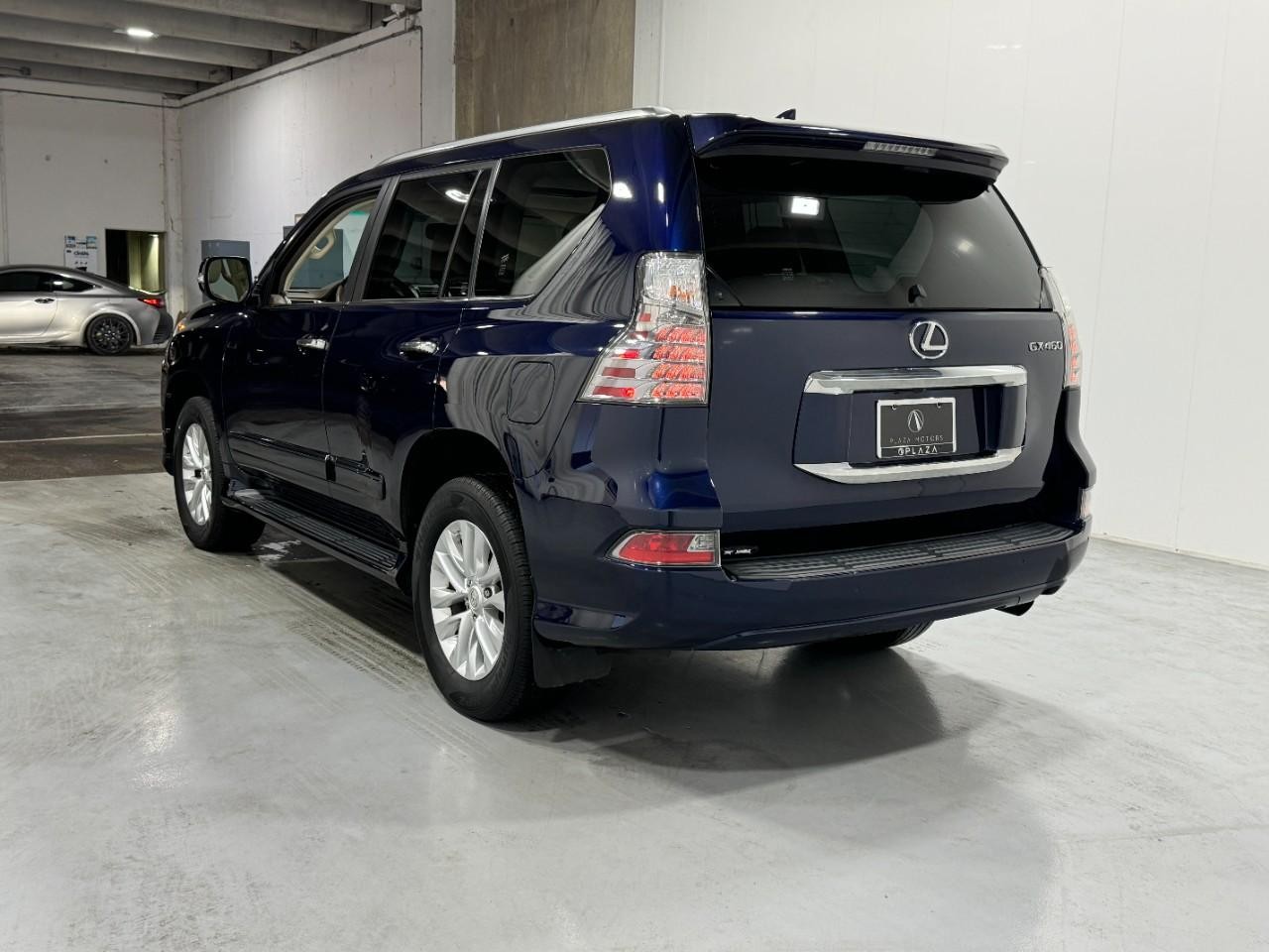 Lexus GX Vehicle Full-screen Gallery Image 3