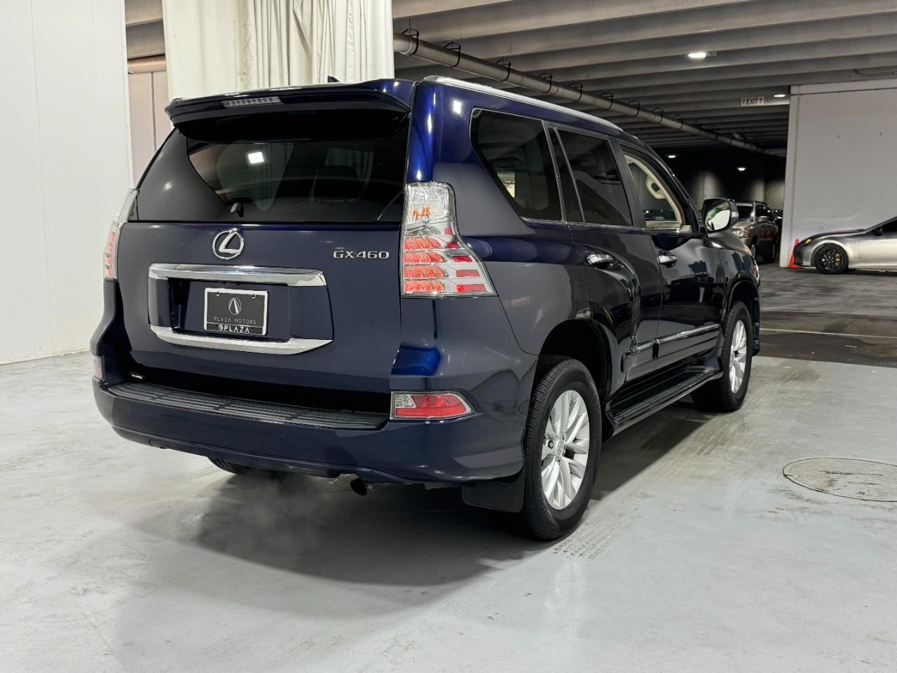 Lexus GX Vehicle Full-screen Gallery Image 4