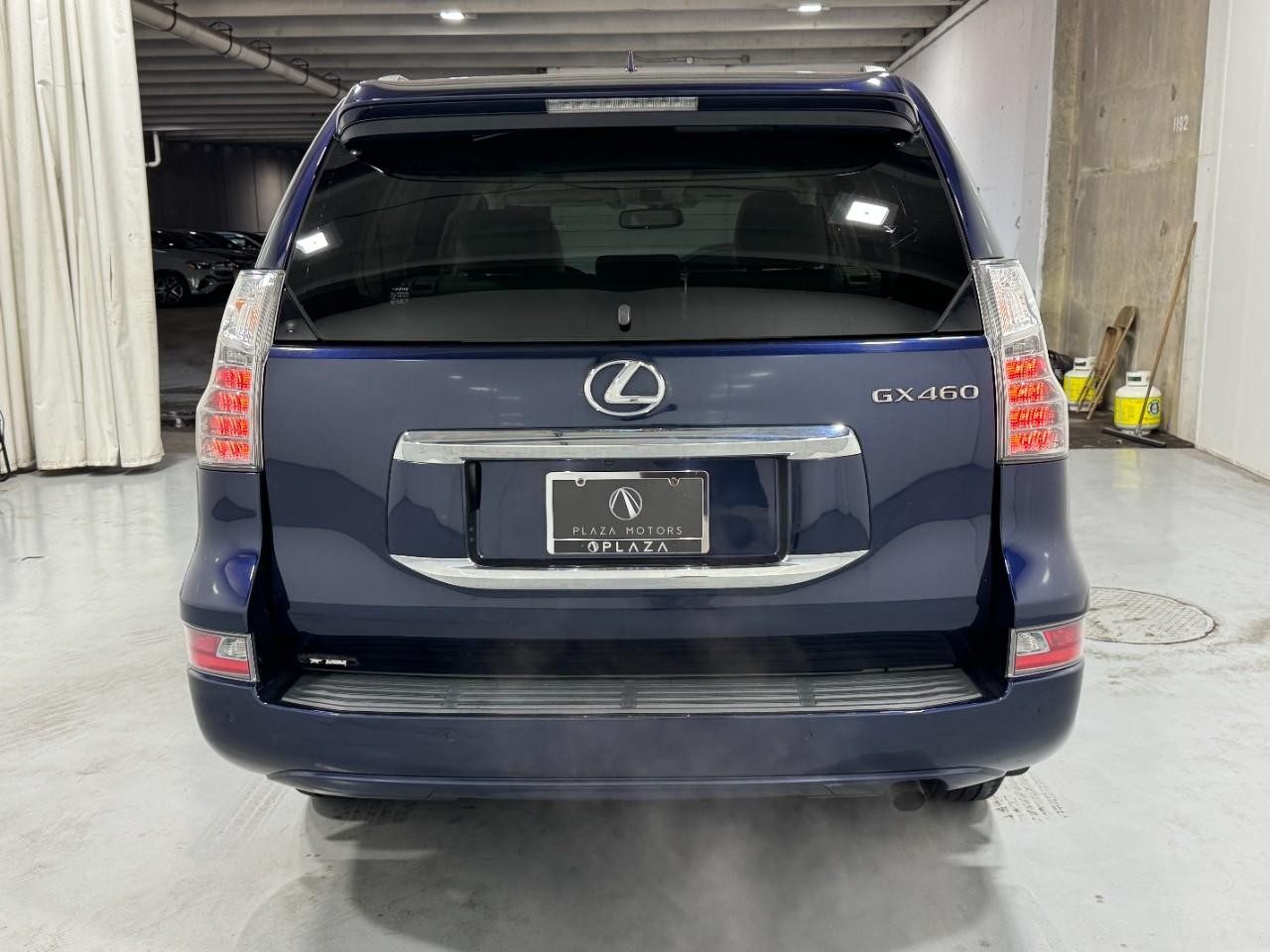 Lexus GX Vehicle Full-screen Gallery Image 9