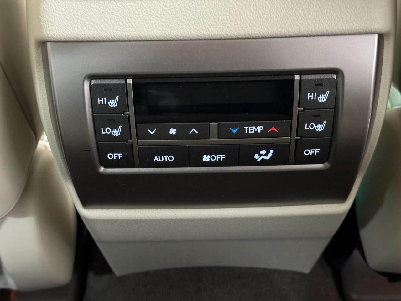 Lexus GX Vehicle Full-screen Gallery Image 11