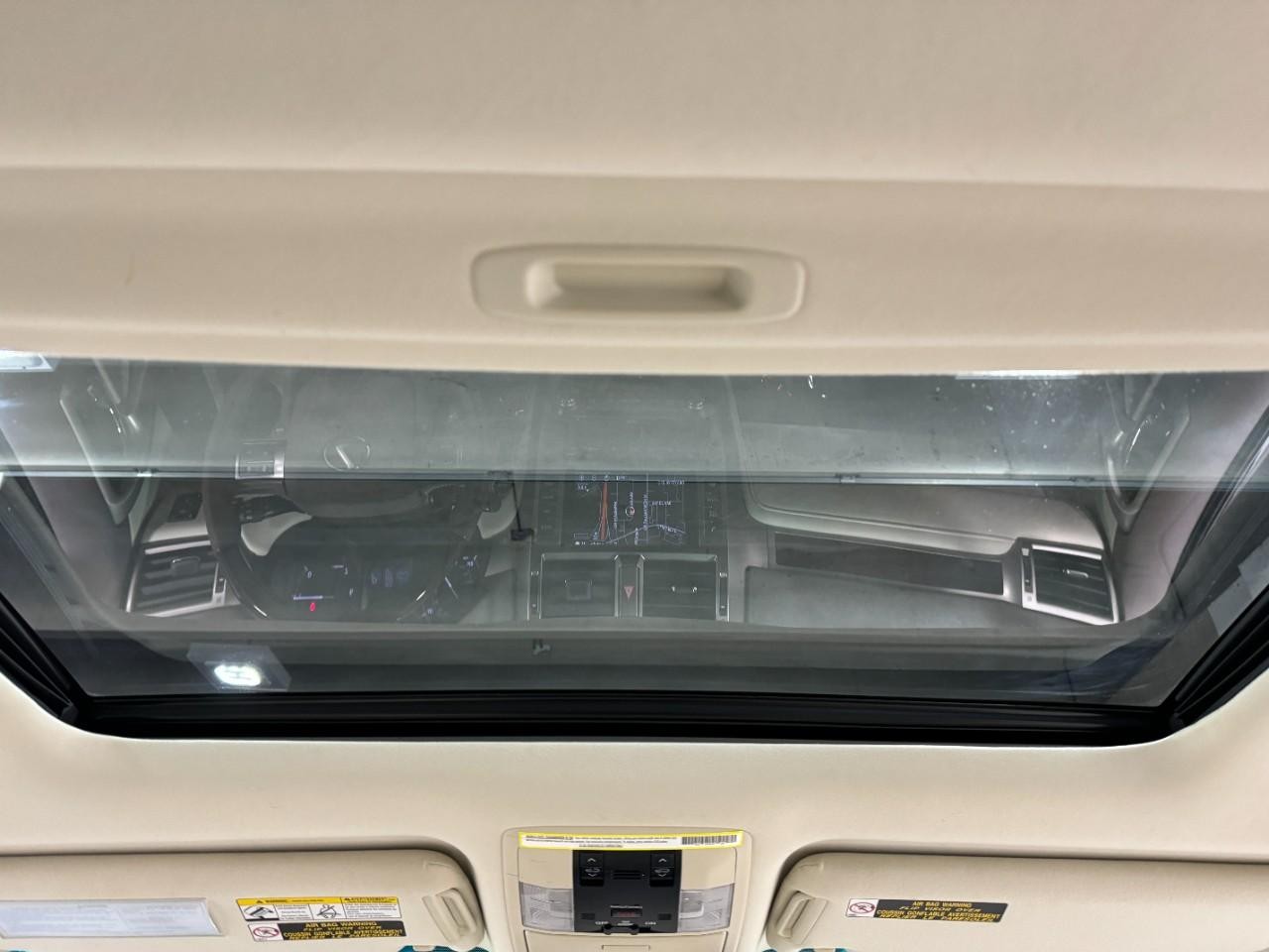 Lexus GX Vehicle Full-screen Gallery Image 12