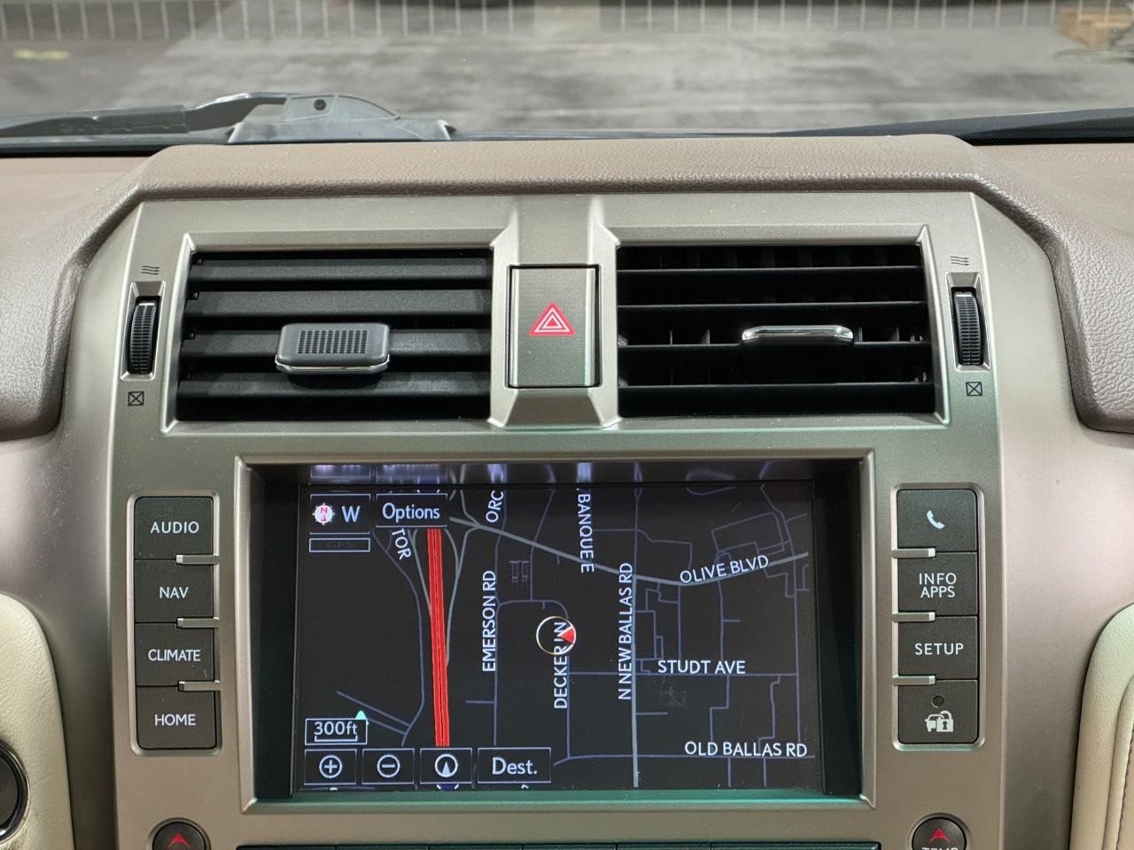 Lexus GX Vehicle Full-screen Gallery Image 15