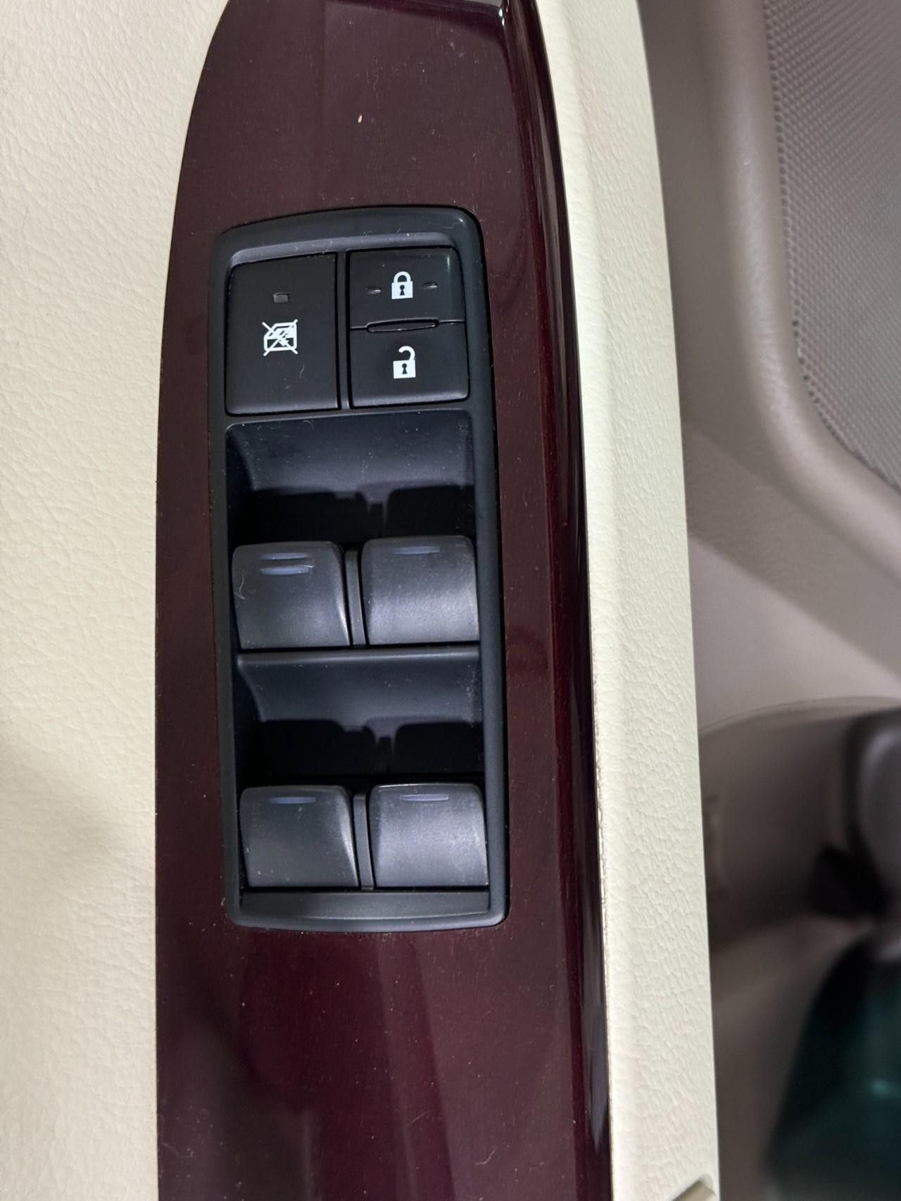 Lexus GX Vehicle Full-screen Gallery Image 24