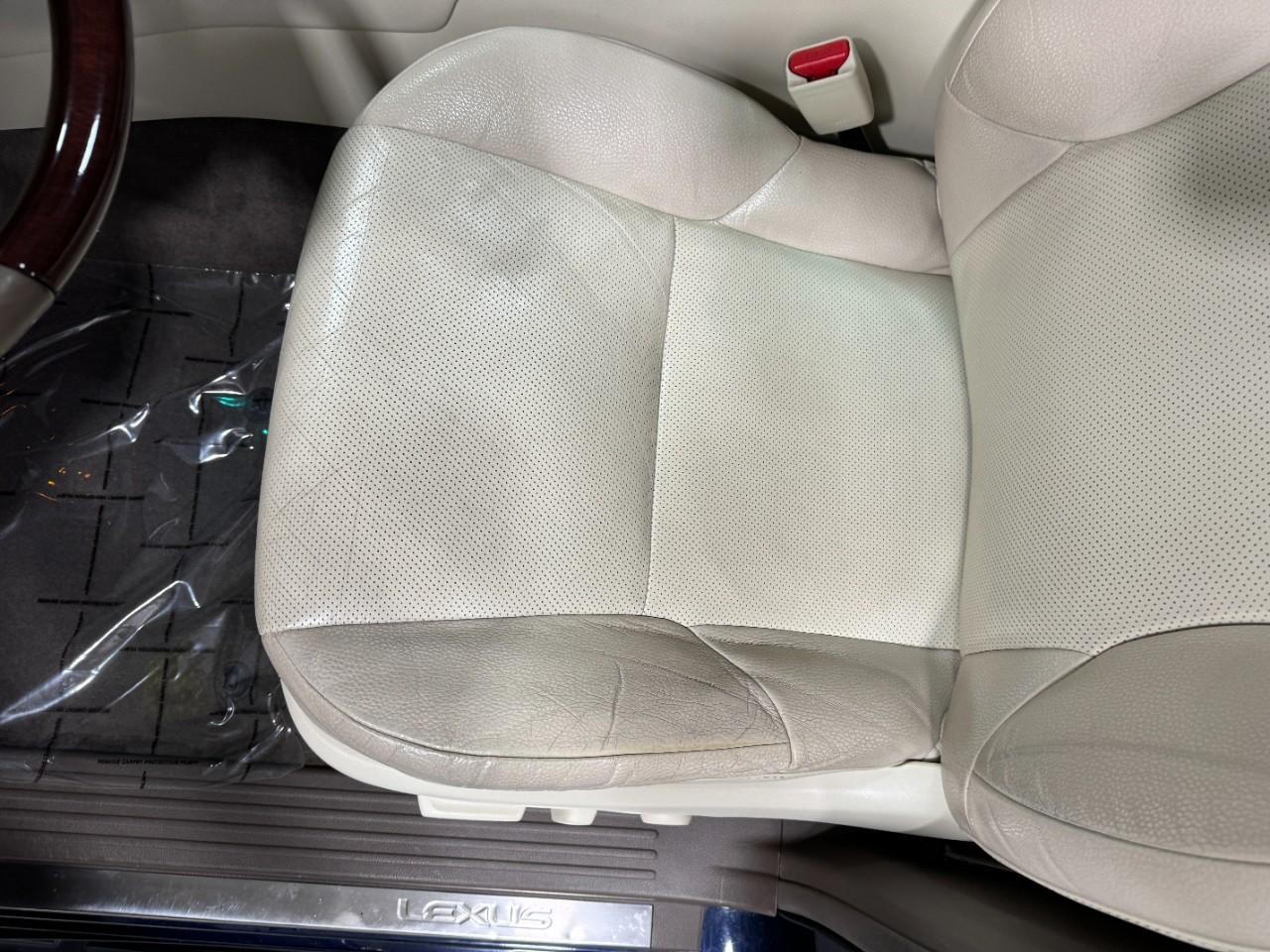 Lexus GX Vehicle Full-screen Gallery Image 28