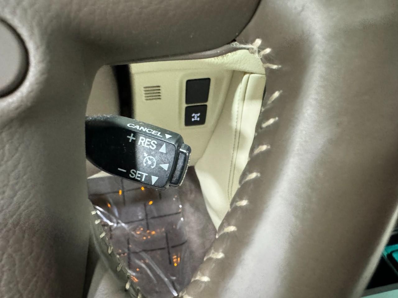 Lexus GX Vehicle Full-screen Gallery Image 33