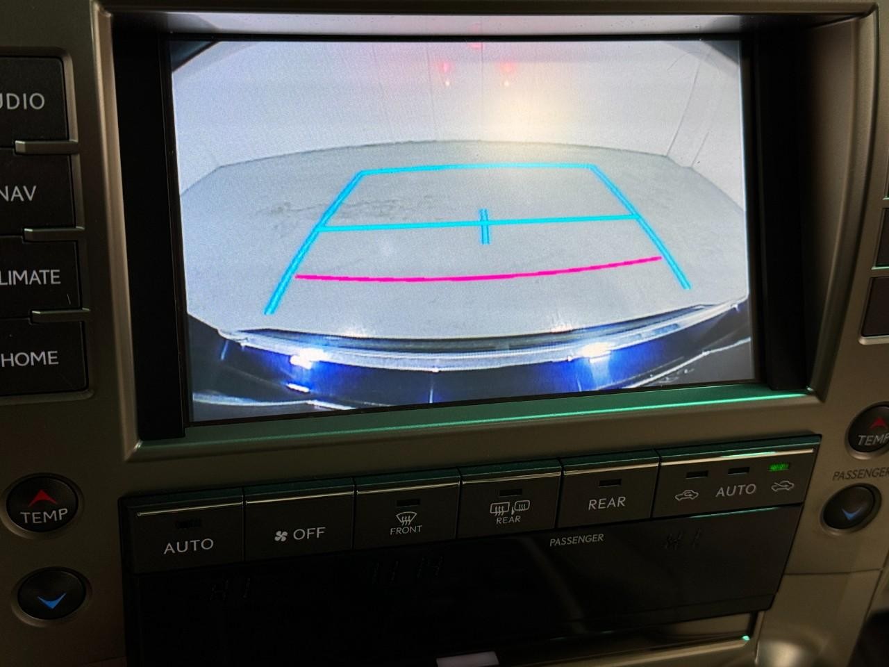 Lexus GX Vehicle Full-screen Gallery Image 35