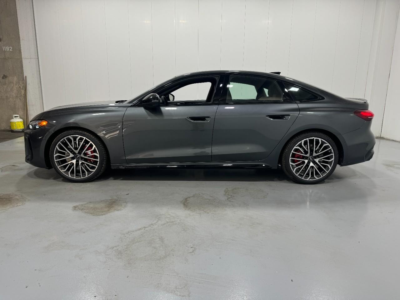 Audi S5 Vehicle Full-screen Gallery Image 2