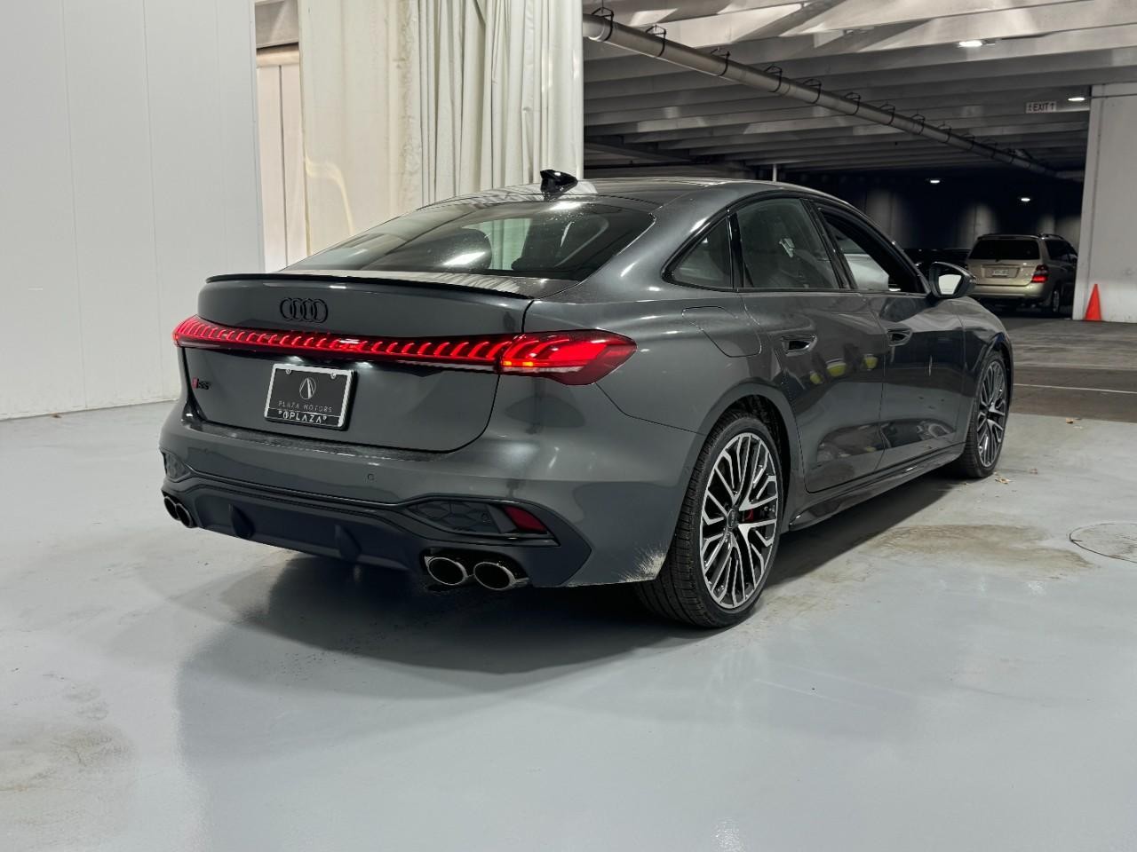 Audi S5 Vehicle Full-screen Gallery Image 4