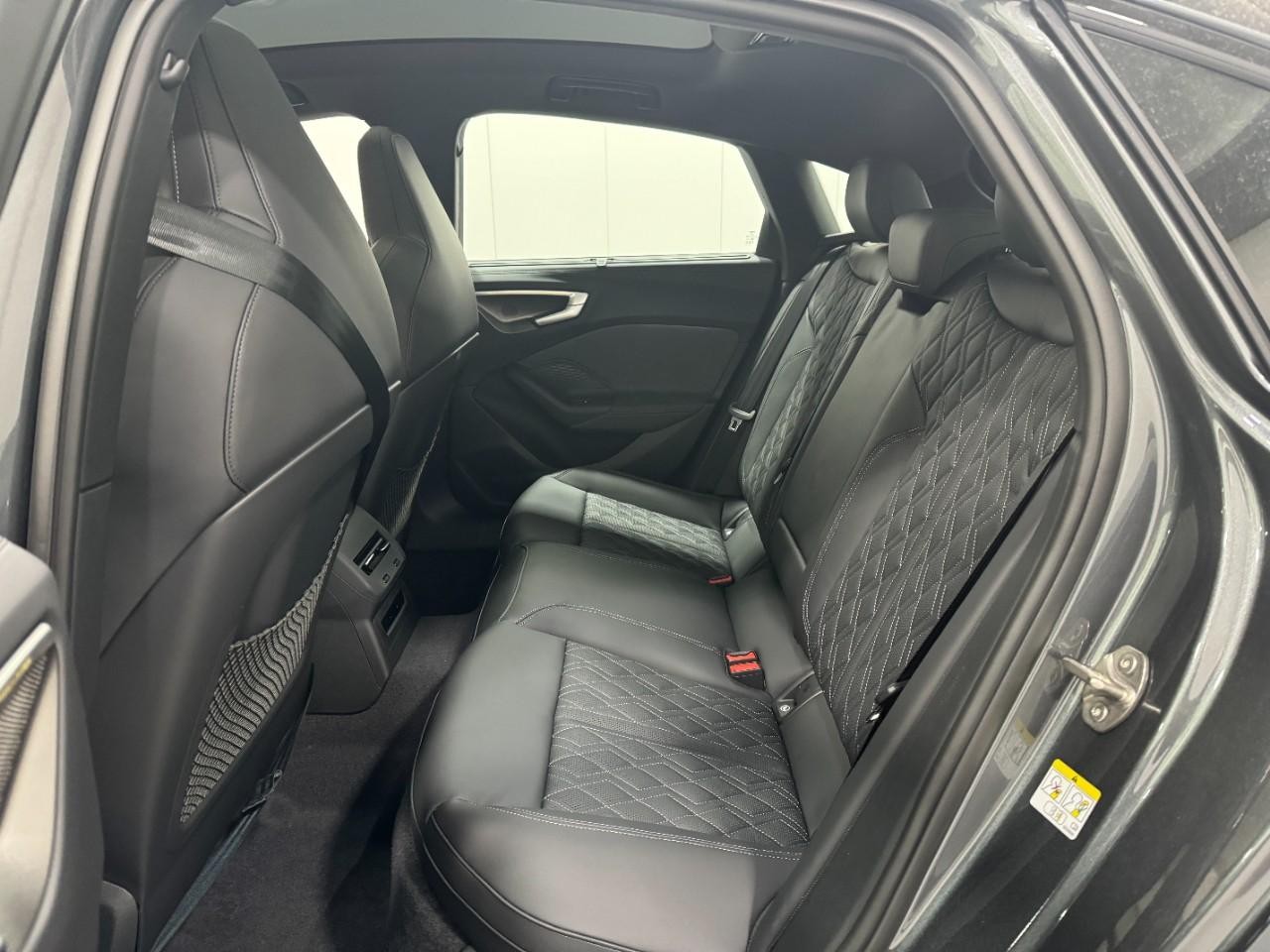 Audi S5 Vehicle Full-screen Gallery Image 8