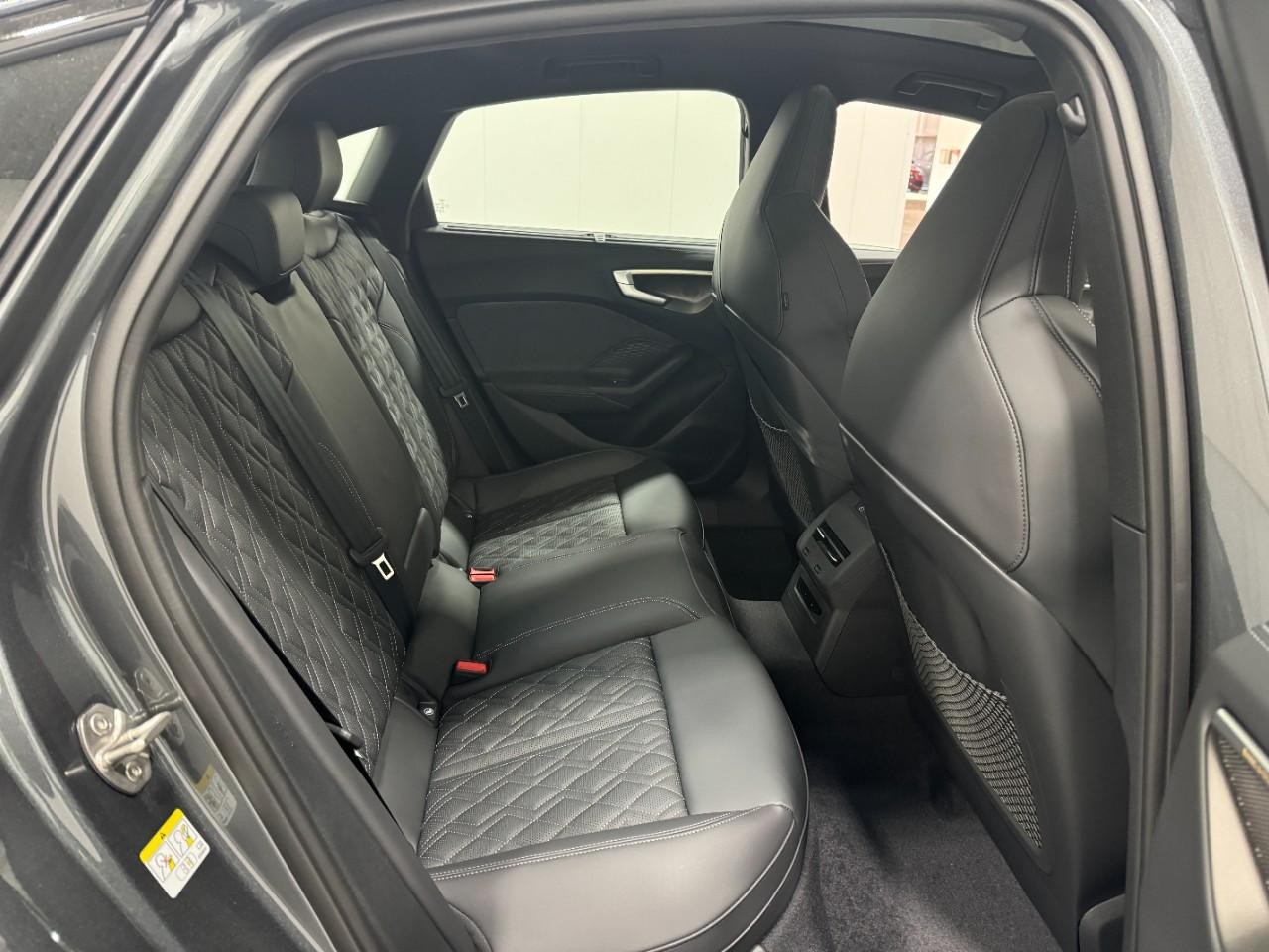 Audi S5 Vehicle Full-screen Gallery Image 10