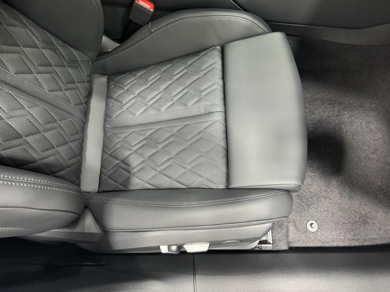 Audi S5 Vehicle Full-screen Gallery Image 19