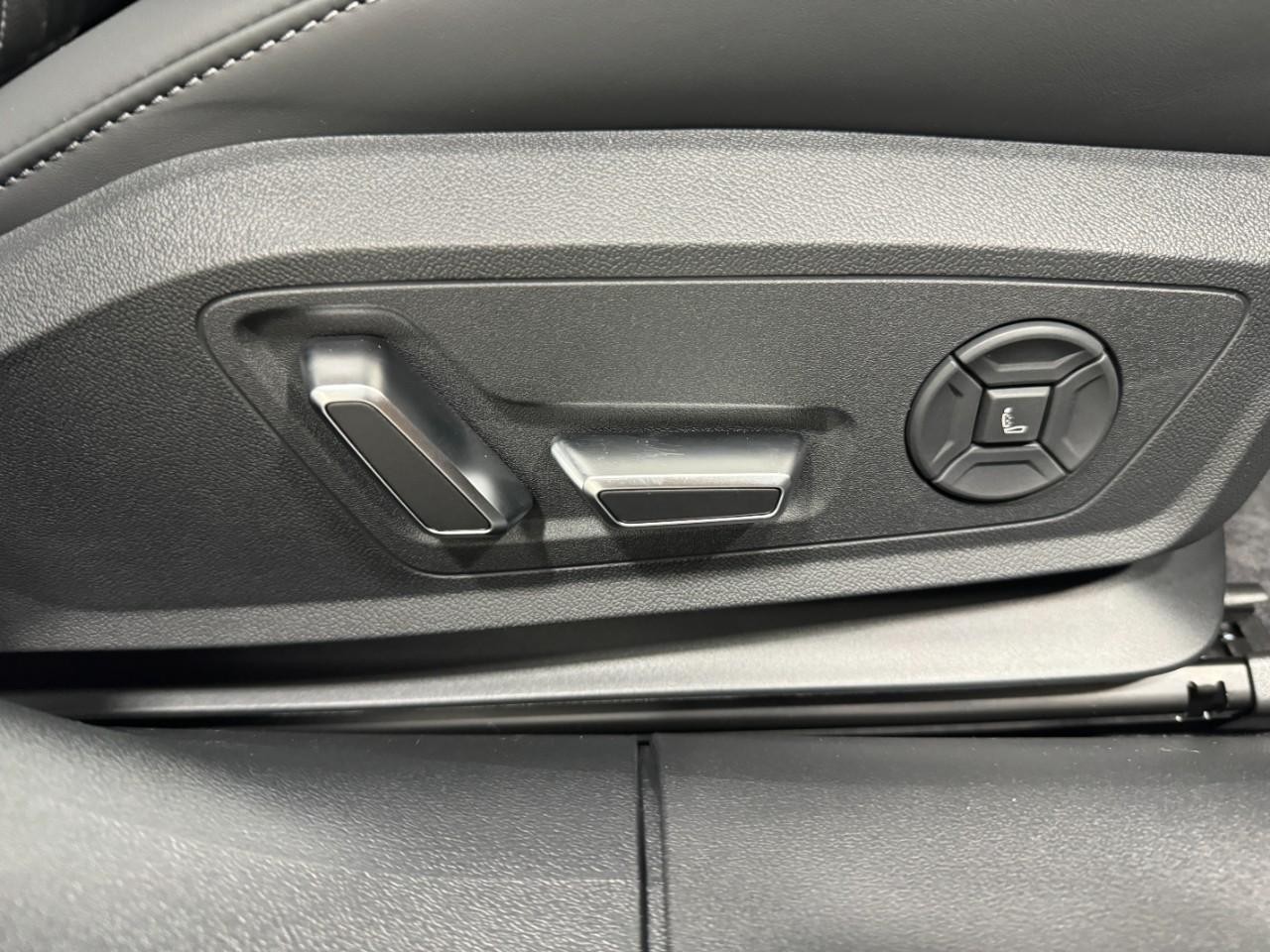 Audi S5 Vehicle Full-screen Gallery Image 20