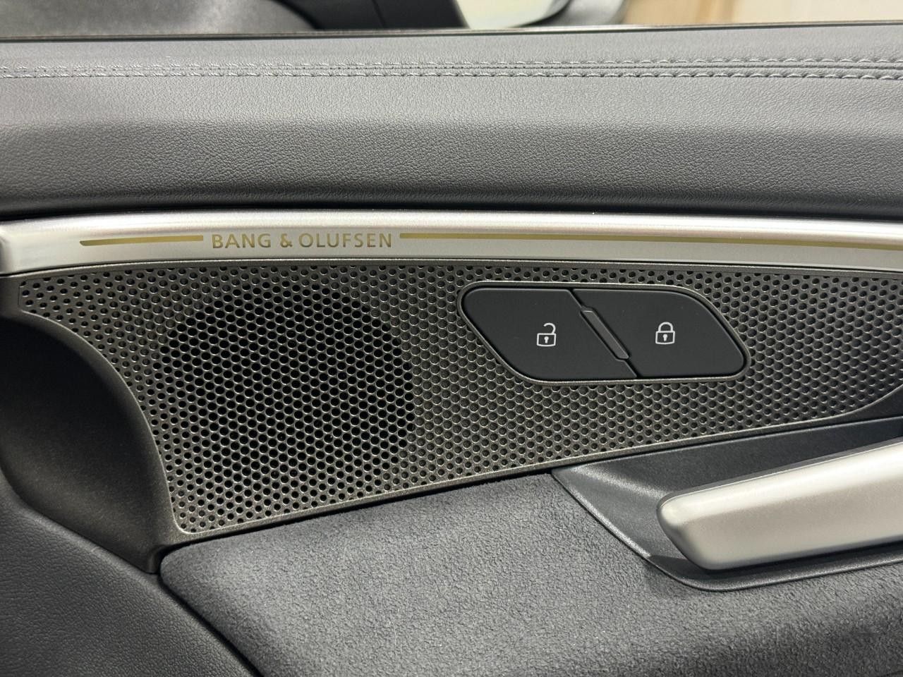 Audi S5 Vehicle Full-screen Gallery Image 21