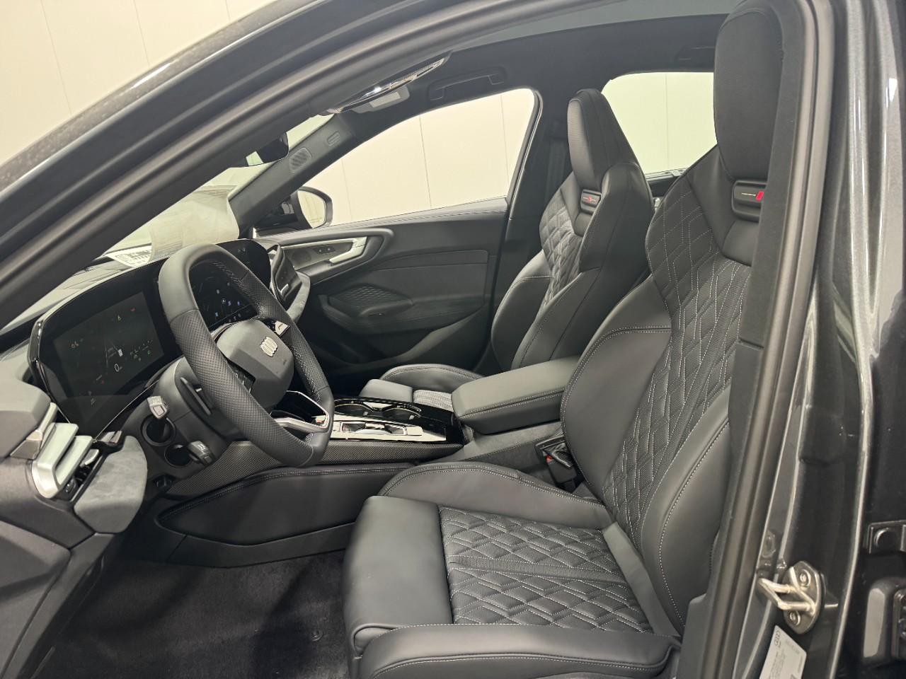 Audi S5 Vehicle Full-screen Gallery Image 25