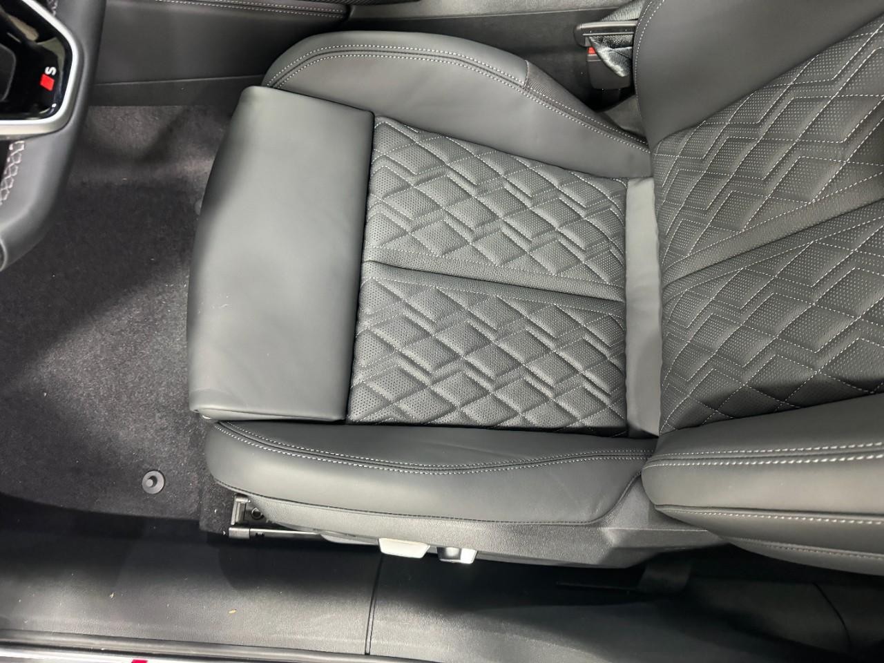 Audi S5 Vehicle Full-screen Gallery Image 26