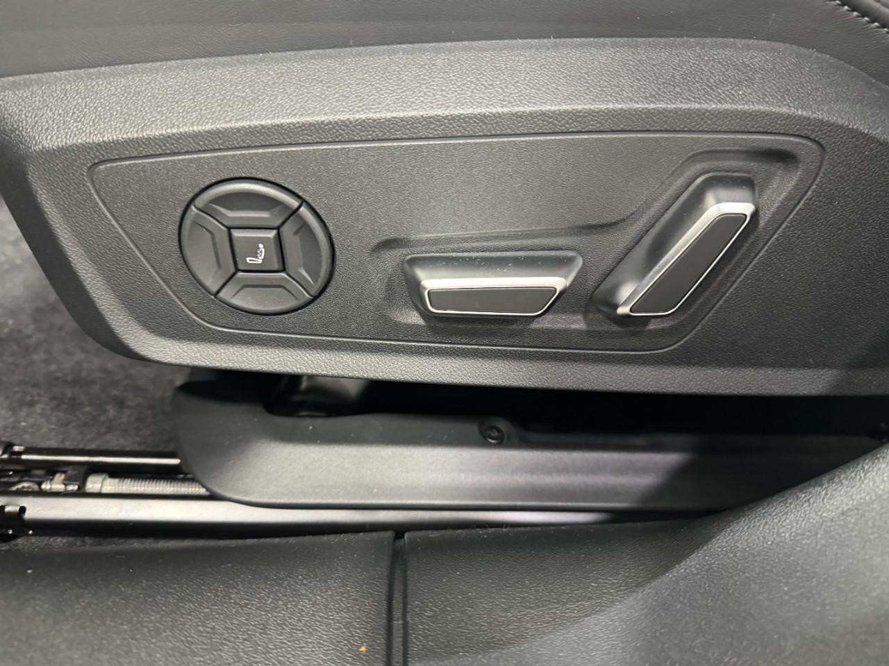 Audi S5 Vehicle Full-screen Gallery Image 27