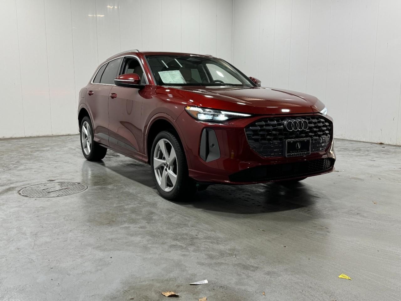 Audi Q5 Vehicle Full-screen Gallery Image 6