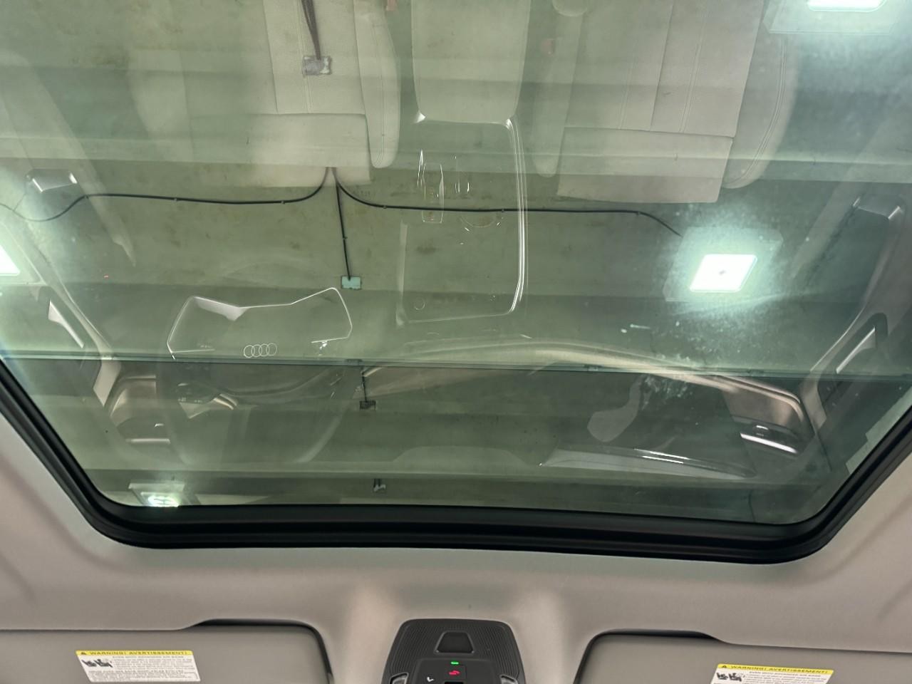 Audi Q5 Vehicle Full-screen Gallery Image 12