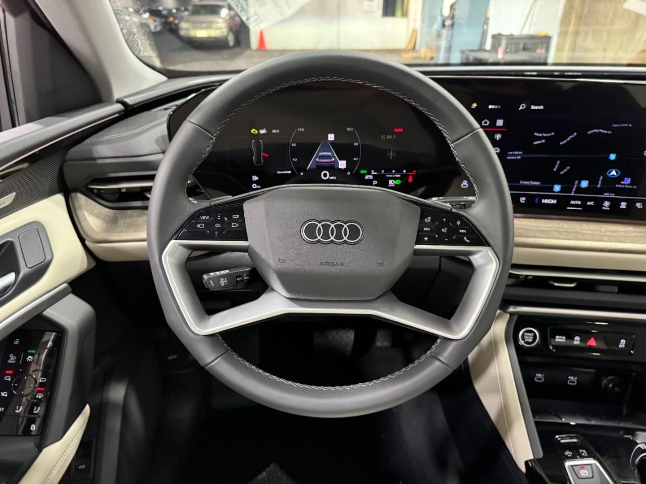 Audi Q5 Vehicle Full-screen Gallery Image 14