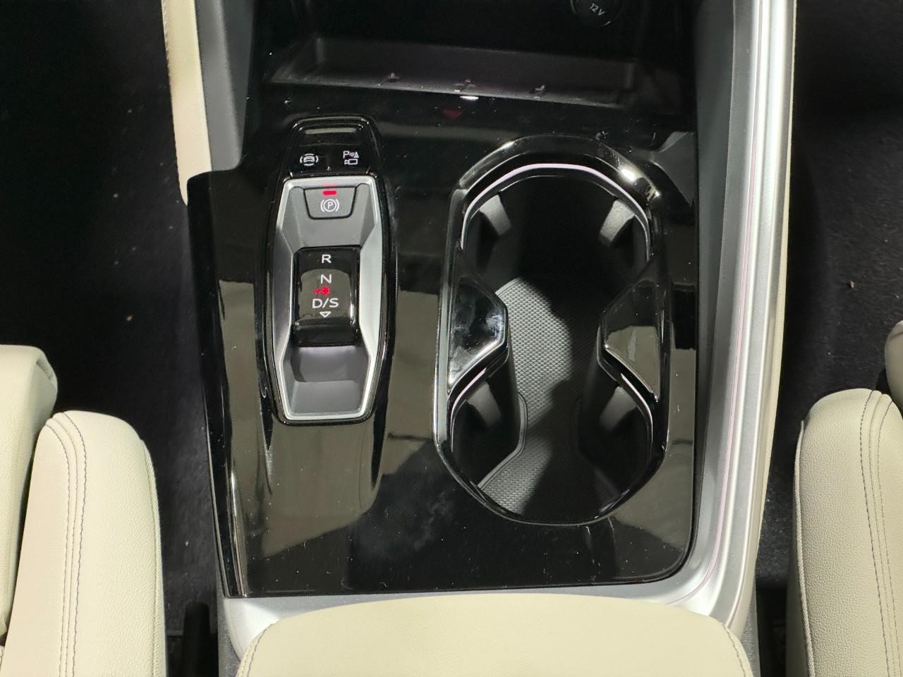 Audi Q5 Vehicle Full-screen Gallery Image 16