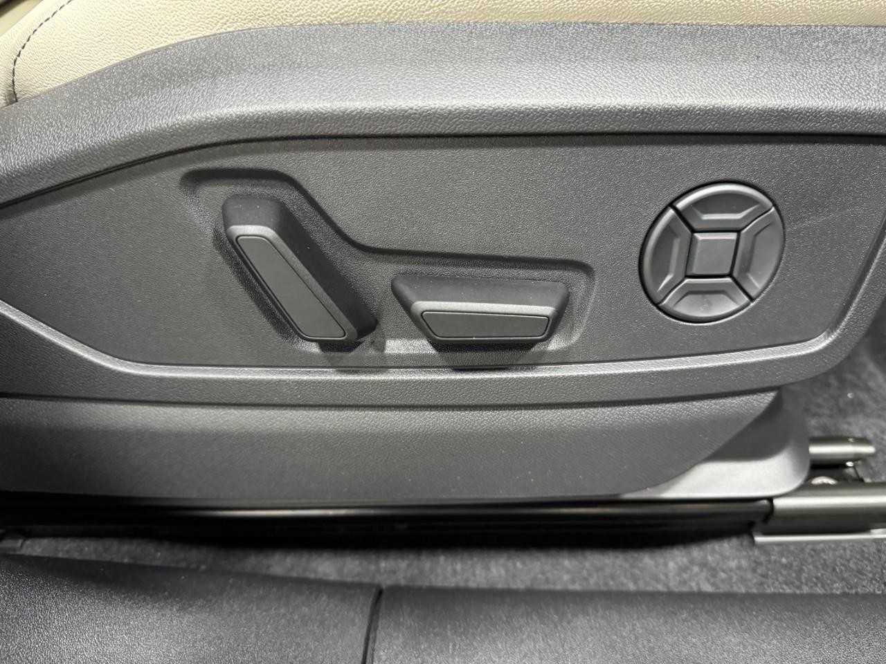 Audi Q5 Vehicle Full-screen Gallery Image 20