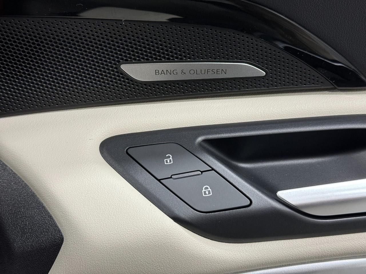 Audi Q5 Vehicle Full-screen Gallery Image 21