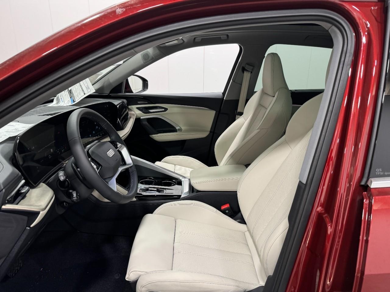 Audi Q5 Vehicle Full-screen Gallery Image 25