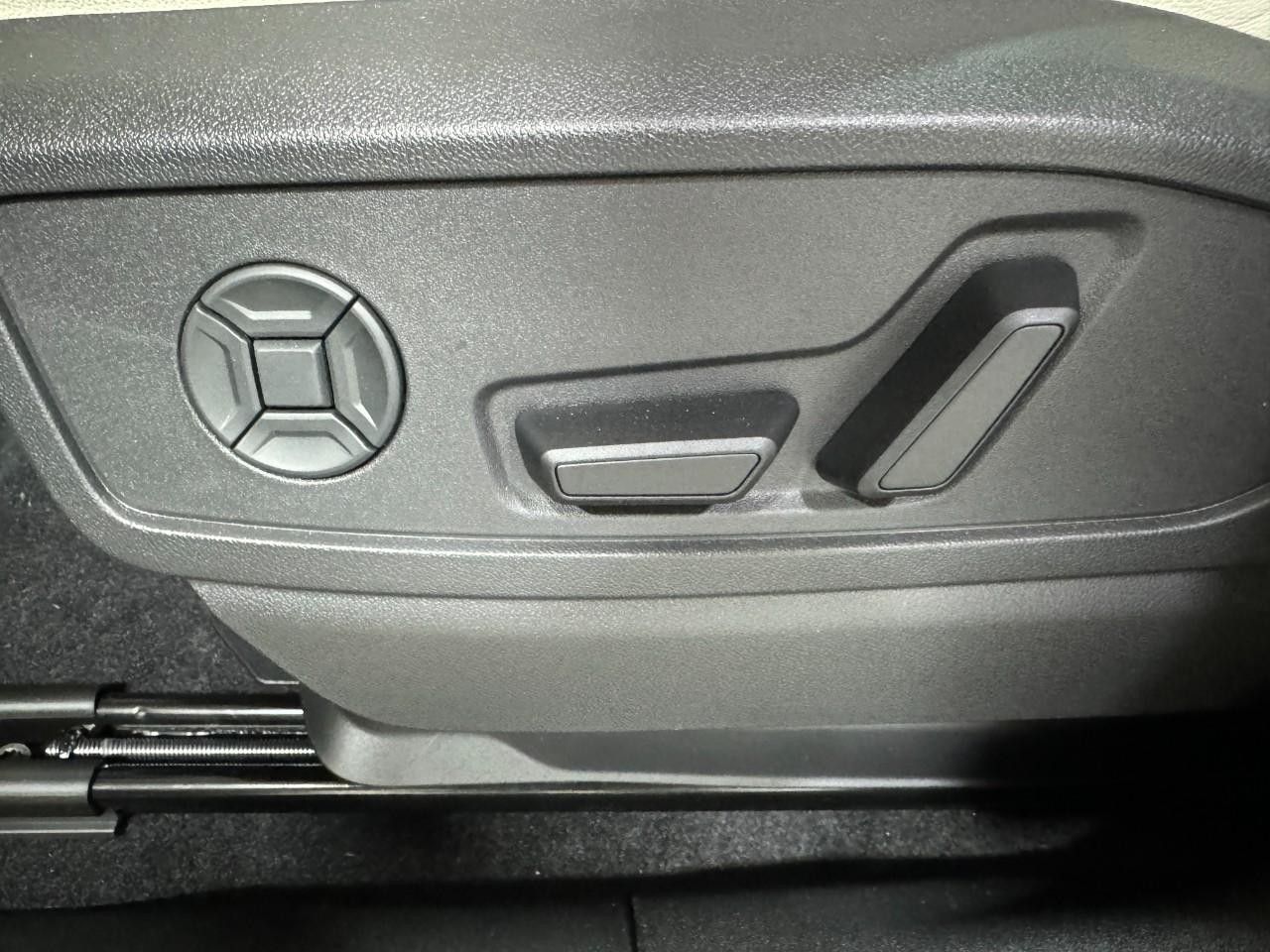 Audi Q5 Vehicle Full-screen Gallery Image 27