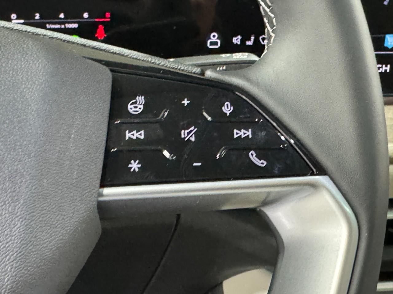 Audi Q5 Vehicle Full-screen Gallery Image 30