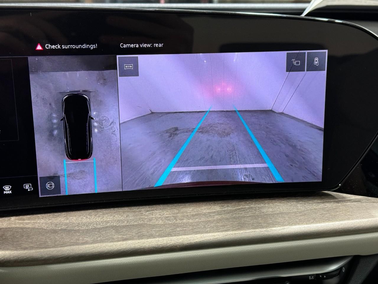 Audi Q5 Vehicle Full-screen Gallery Image 32