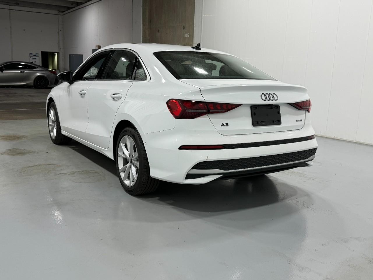 Audi A3 Vehicle Full-screen Gallery Image 3