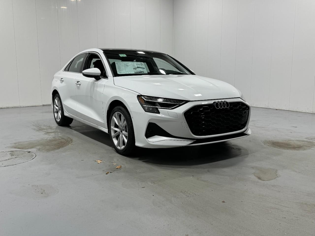 Audi A3 Vehicle Full-screen Gallery Image 6