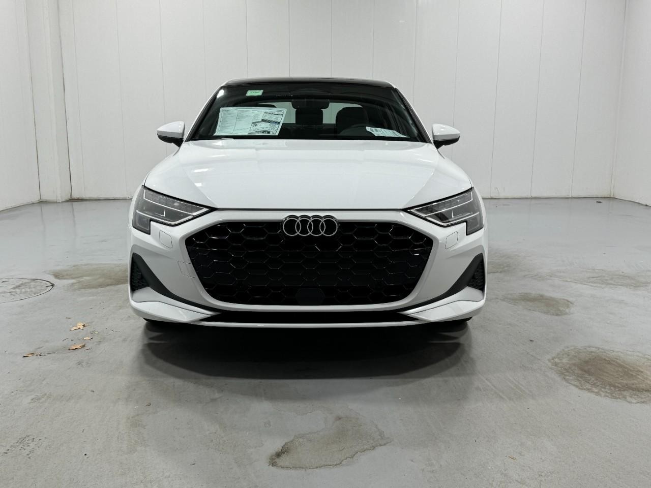 Audi A3 Vehicle Full-screen Gallery Image 7